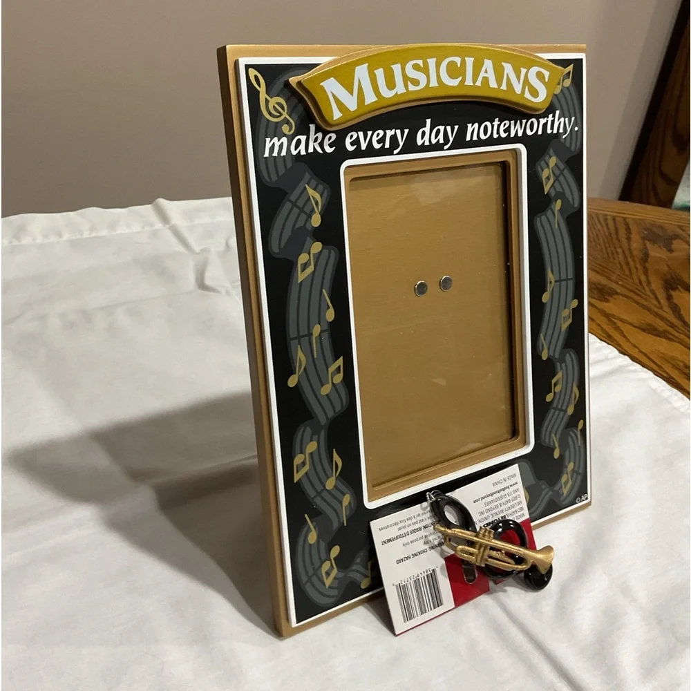 “Musicians Make Every Day Noteworthy” picture frame + trumpet music 🎶 ornament